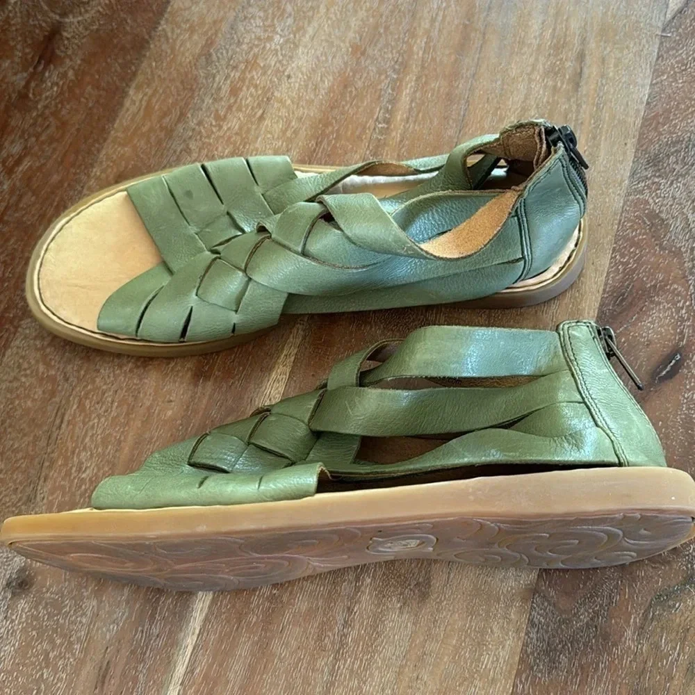 Born Iwa Sandal Woven Green size 6